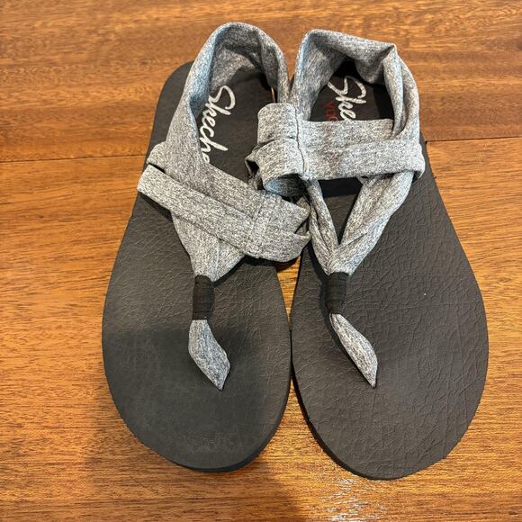 Skechers Sandals Womens Size 8 Gray Black Yoga Foam Fabric Strap Thong Wrap - Picture 2 of 9